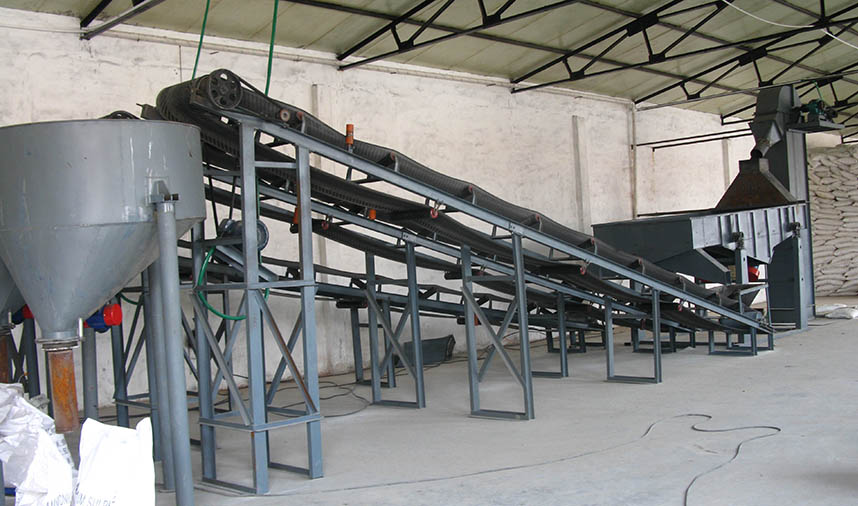 斗提+直線篩+皮帶輸送機(jī)  石家莊趙莊安裝現(xiàn)場(chǎng)